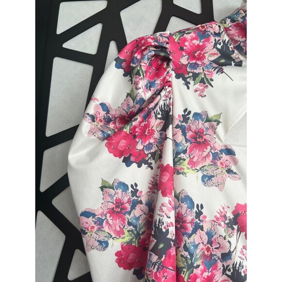 Beautiful flattering long demure floral dress. Perfect for wedding guests - Picture 3 of 8